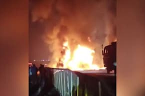 Karnataka Accident: ट्रकच्या धडकेनंतर बसला भीषण आग, 10 जणांचा होरपळून मृत्यू