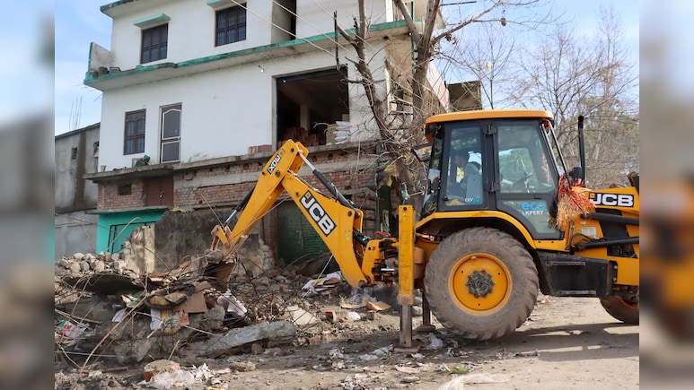 गजब हो गया बिहार में! जिस बुलडोजर से डरते हैं अपराधी, वही हो गया गायब, जानें पूरी कहानी