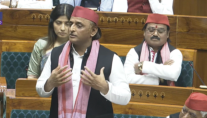 LIVE: 'भाजपा ने आजादी की लड़ाई नहीं लड़ी, तिरंगा तक नहीं फहराया...' वंदे मातरम पर अखिलेश ने सरकार को घेरा