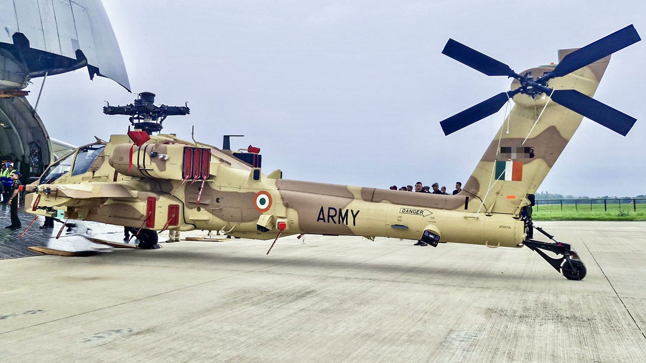 Army Receives Final Batch Of Apache AH-64E Attack Helicopters