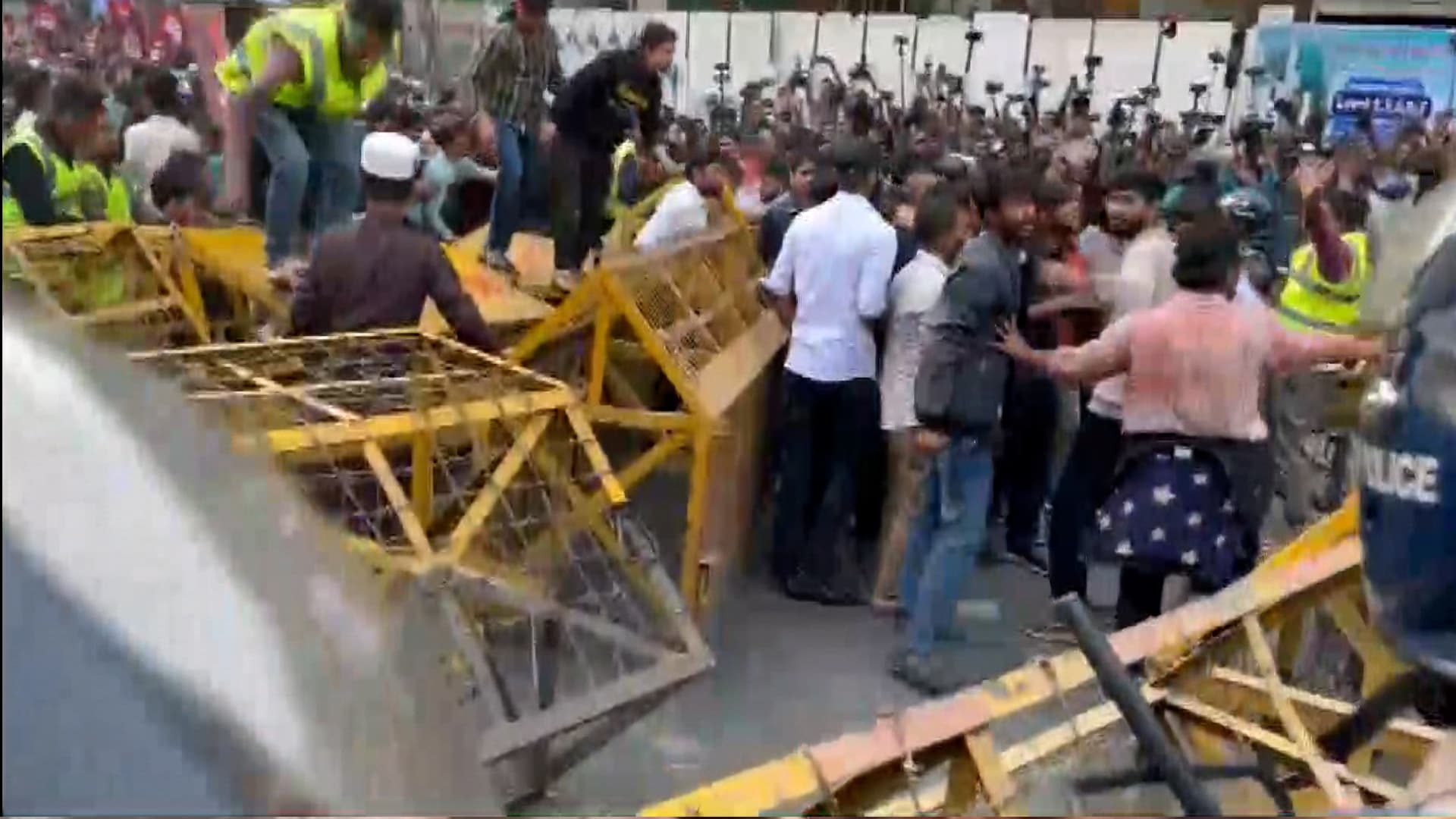 Protest Outside Indian Mission in Bangladesh Amid Religious Slogans