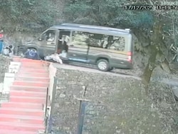 Video: Passengers' Dramatic Escape As Van Rolls Down Slope Near Dalhousie