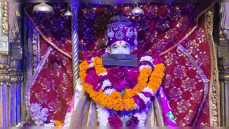 मंद&zwj;िरों में भगवान ने पहने मास्&zwj;क, शेखावटी में ठंड के साथ बढ़ा पॉल्&zwj;यूशन