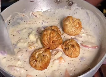 Delhi Vendor Makes 'Tadke Wale Fruit Momos.' Foodies Are Not Happy