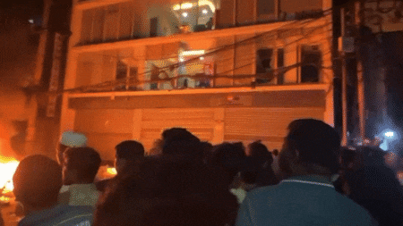 युवा नेता उस्मान हादी की मौत के बाद प्रदर्शनकारी हुए उग्र