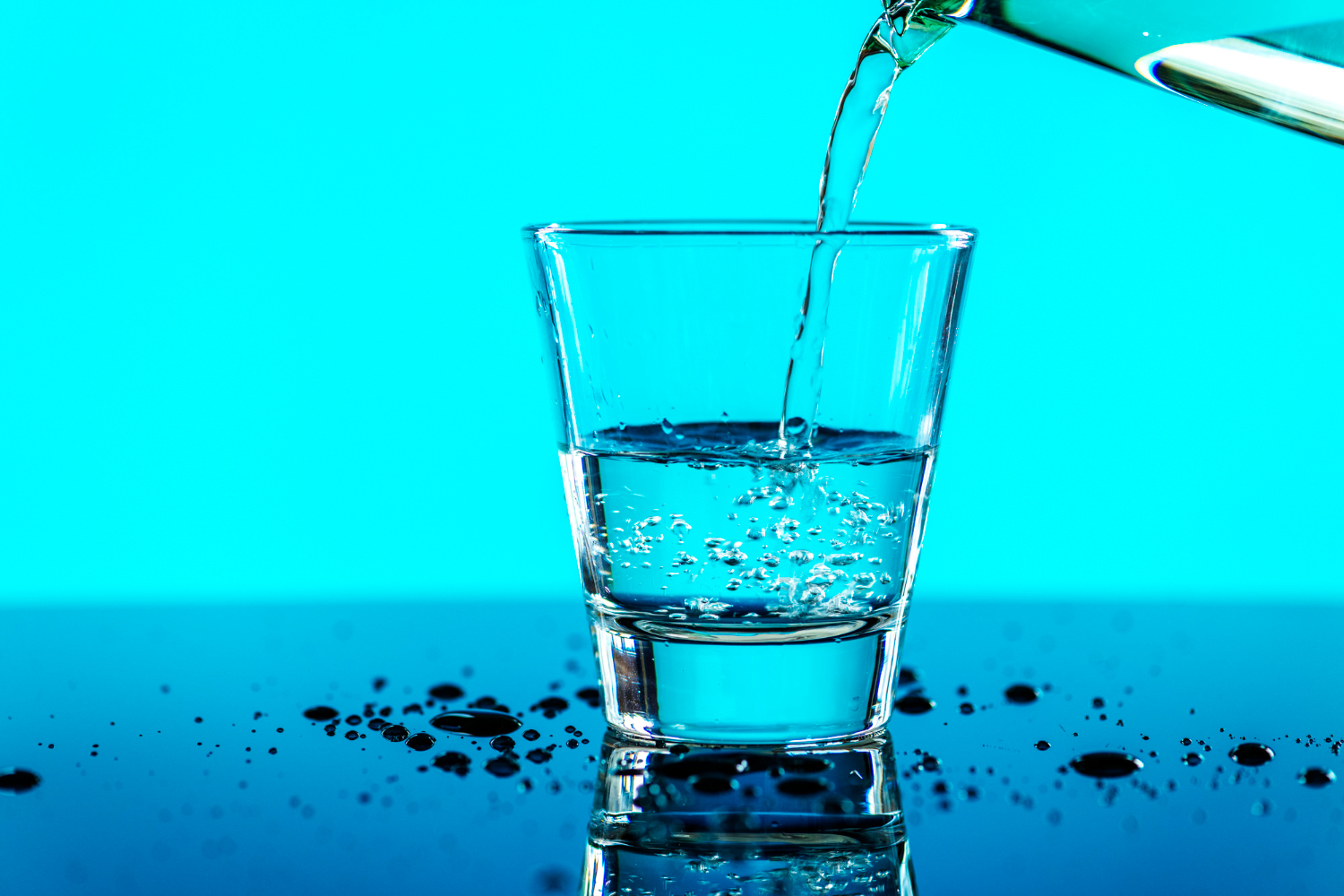 Hydrogen Water Is Everywhere, But Does This New Wellness Trend Actually Work?