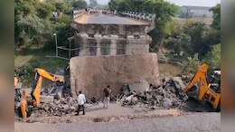 रायसेन में पुल हादसा! रिपेयरिंग के दौरान 50 फीट हिस्सा गिरा, चार लोग घायल, सुरक्षा व्यवस्थाओं पर उठे सवाल