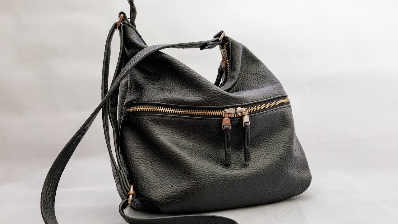 Here We List The 7 Best Shoulder Handbags For Women That Do Not Strain The Back.