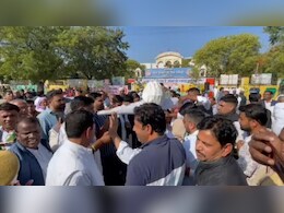 झुंझुनूं: विरोध प्रदर्शन में नहीं पहुंचे कांग्रेस के सांसद-विधायक, सड़क पर उतरे थे कार्यकर्ता