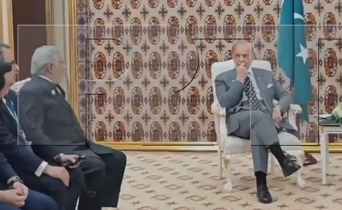 कभी मुंह पर रखा हाथ तो कभी... 40 मिनट इतंजार के बाद भी नहीं आए पुतिन, बेआबरू होकर लौटे PAK पीएम शहबाज