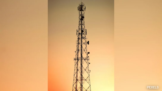 Jammu News: दुकान नहीं मिली तो टावर पर चढ़ गया कश्मीरी पंडित, बैकफुट पर आए अधिकारियों ने लिखित में दिया ये आश्वासन