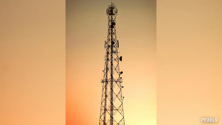 Jammu News: दुकान नहीं मिली तो टावर पर चढ़ गया कश्मीरी पंडित, बैकफुट पर आए अधिकारियों ने लिखित में दिया ये आश्वासन