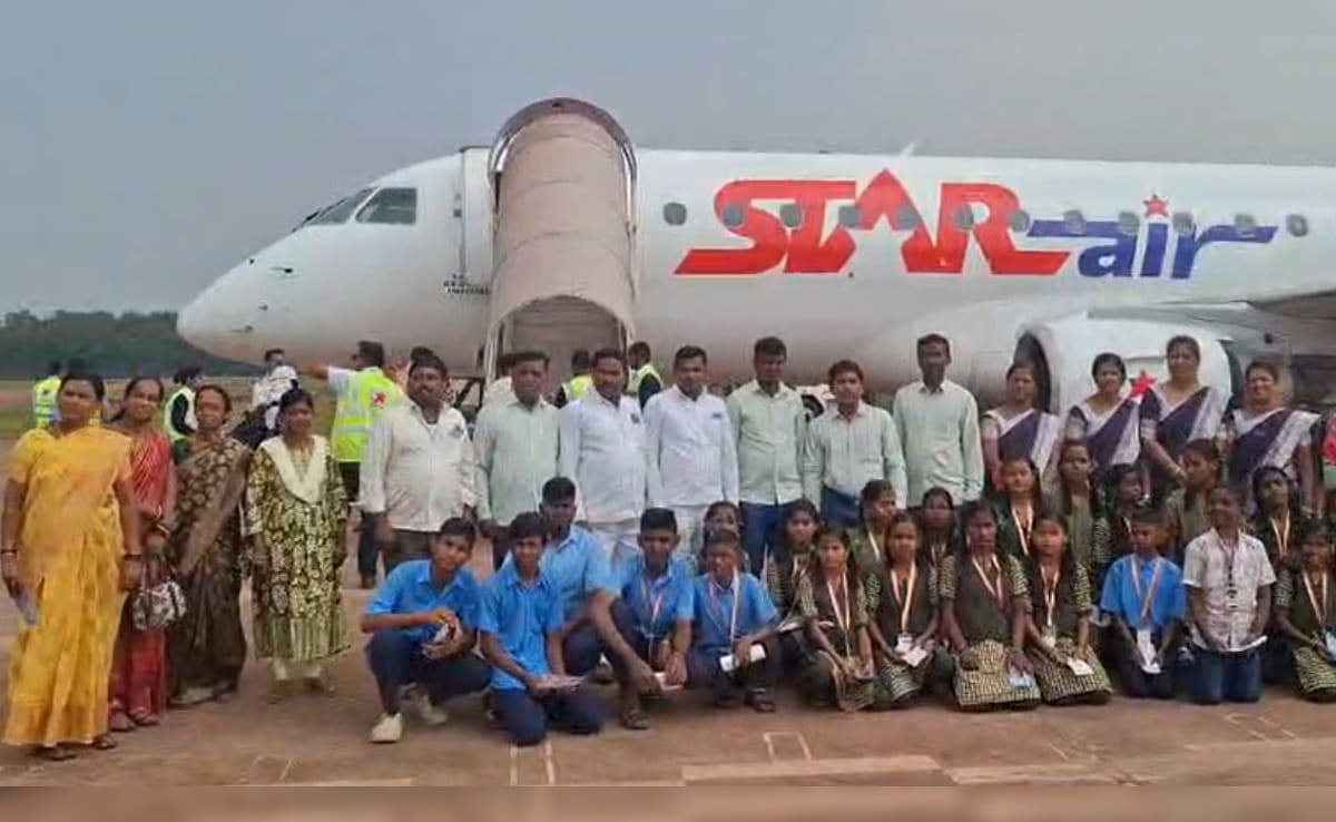 Karnataka Headmaster Funds Students' First Flight Experience to Bengaluru