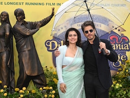 <i>"Bade Bade Deshon Mein..."</i>: Shah Rukh Khan And Kajol Unveil <i>DDLJ</i> Statue In London