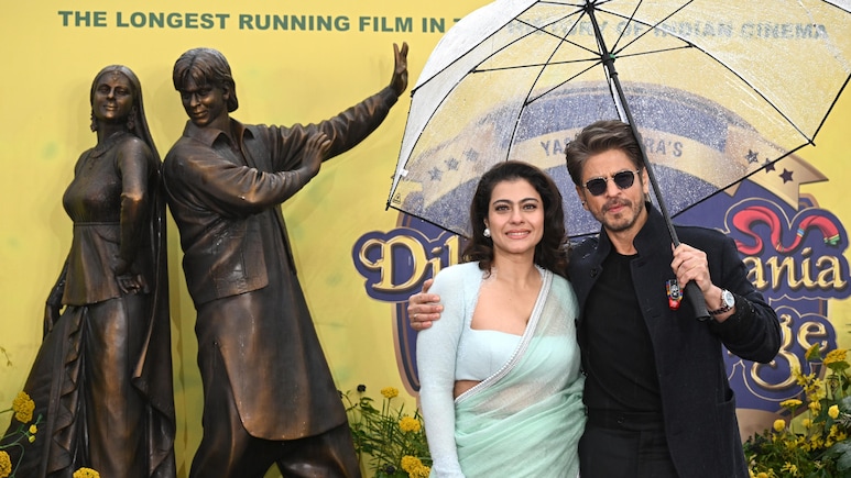 Shah Rukh Khan And Kajol Unveil <i>Dilwale Dulhania Le Jayenge</i> Bronze Statue In London. See Pics