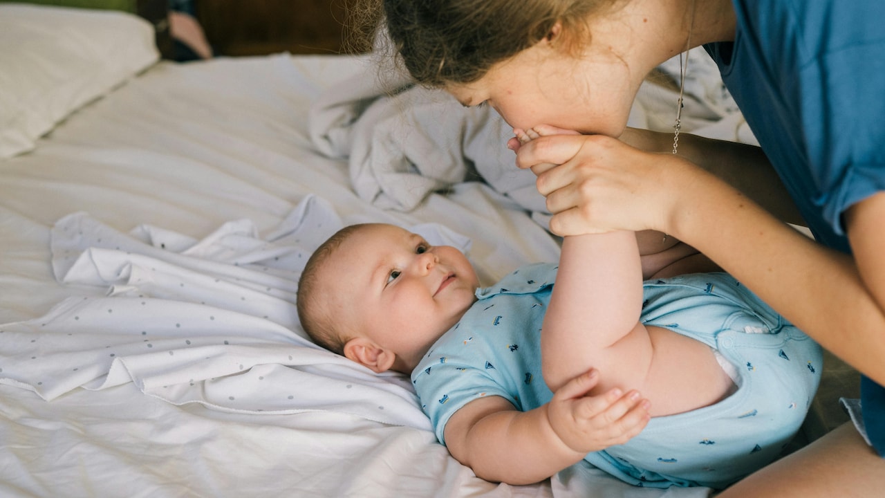 Snaps, Zips Or Buttons? A Practical Guide To Baby Clothing Set Closures