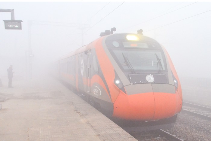 दिल्ली NCR से कोहरा गायब, क्रिसमस पर फिर बदलेगा मौसम, उत्तराखंड, हिमाचल में झमाझम बारिश के आसार