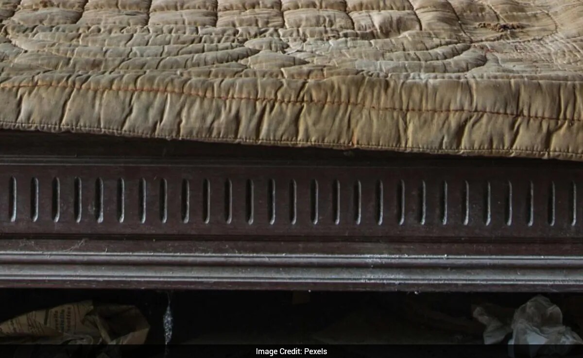 Man Falls Ill After Ritual Sleep on Late Mother's Bed