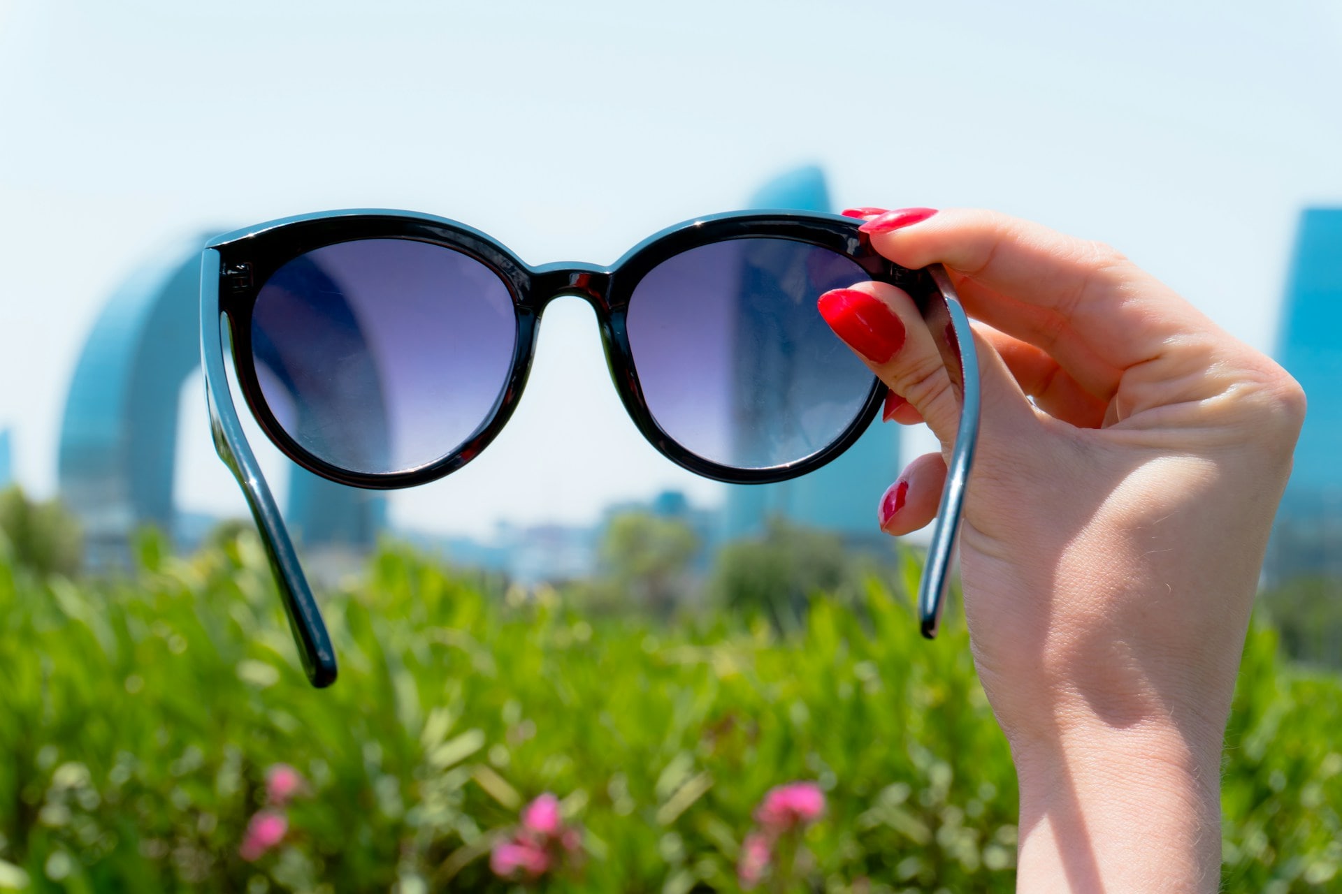 Heres everything you need to know about gradient sunglasses for eyes