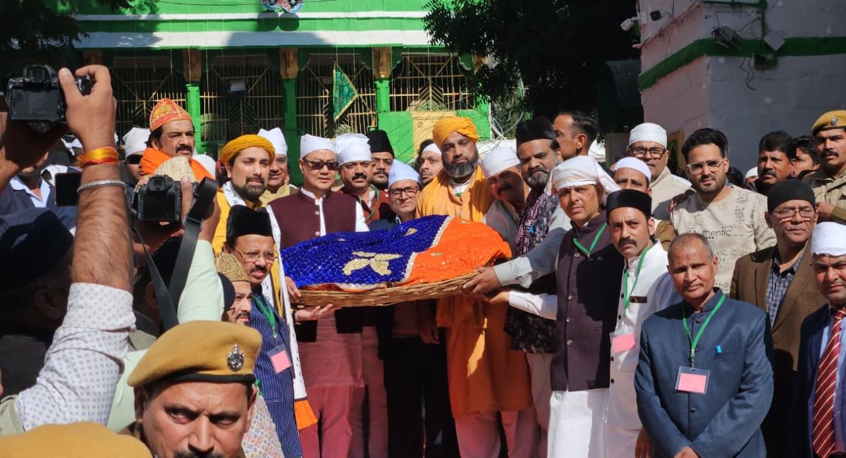 'अजमेर शरीफ में हर मन्‍नत होती है पूरी', जानें चादर चढ़ाते समय क‍िरेन र‍िज‍िजू ने क्‍या मांगी दुआ