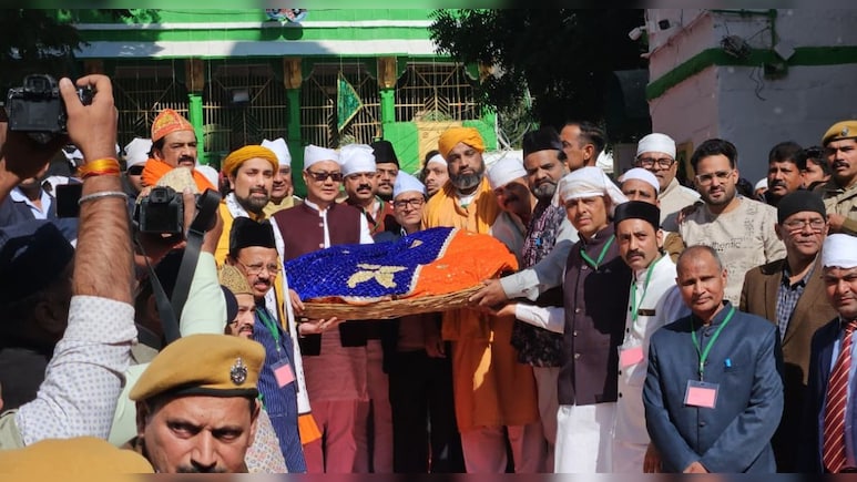 "अजमेर शरीफ में हर मन्&zwj;नत होती है पूरी", जानें चादर चढ़ाते समय क&zwj;िरेन र&zwj;िज&zwj;िजू ने क्&zwj;या मांगी दुआ