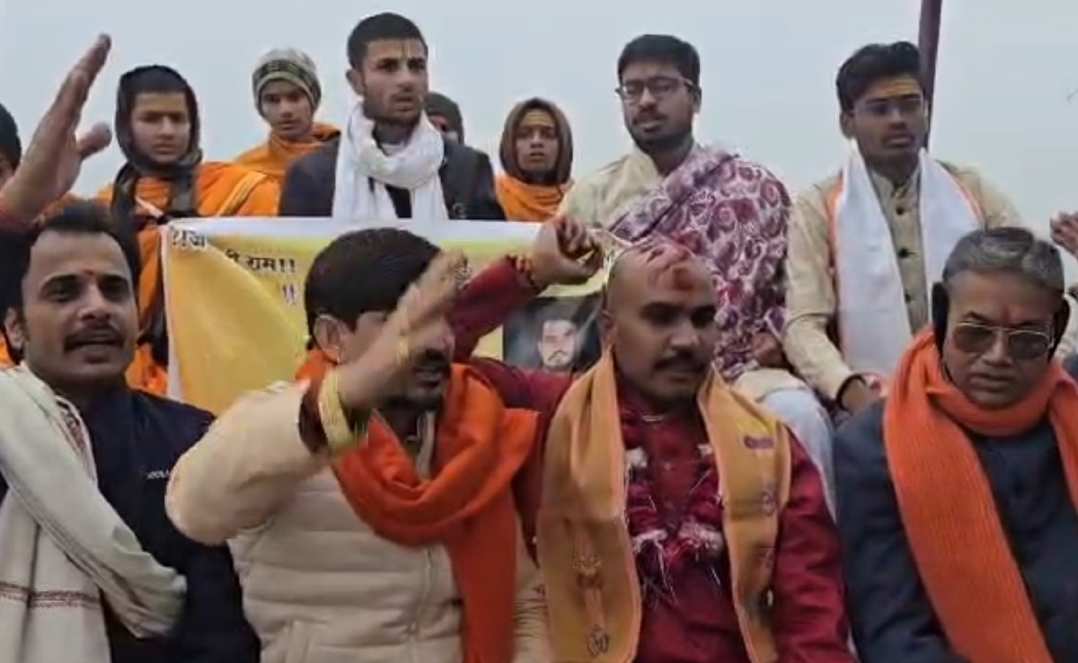 एमपी के सतना के असद खान ने इस्लाम छोड़कर अपनाया हिंदू धर्म, काशी में मिला नया नाम