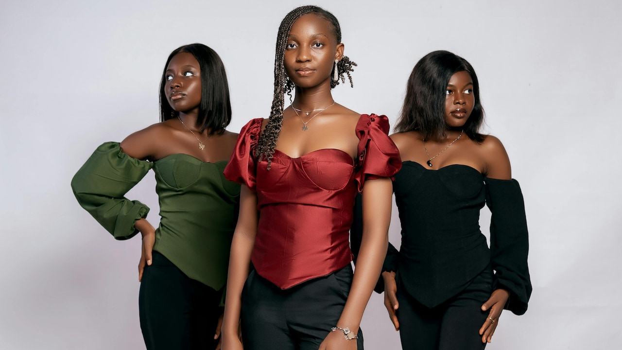 7 Tops That Flatter A Fuller Bust And Broad Shoulders Without Adding Bulk