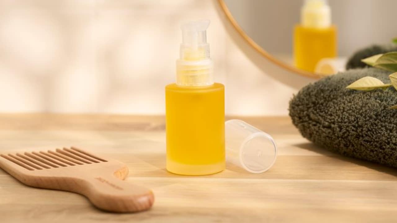 How To Oil Hair Overnight In Winter Without Greasy Roots Or Pillowcases How To Oil Hair Overnight In Winter Without Greasy Roots Or Pillowcases