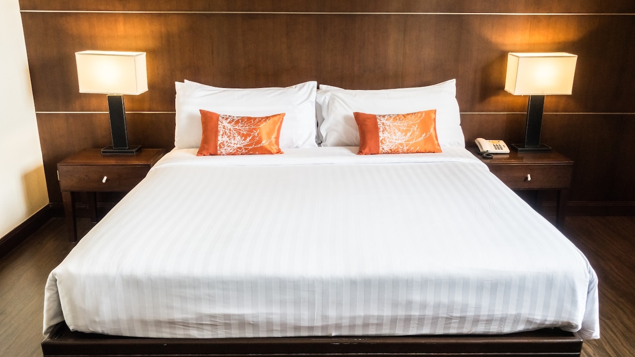 Bedsheet Weaves And Thread Count: Know What Actually Matters