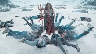 5 दिसंबर को था धुरंधर से टकराना, लेकिन 12 दिसंबर को हुई रिलीज, फिर भी दो दिनों में वसूली बजट की आधी कमाई