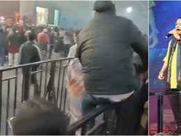 कैलाश खेर का शो अचानक रुका, बैरिकेड्स तोड़ स्टेज की ओर दौड़ी भीड़, सिंगर बोले- "जानवरों जैसी हरकत न करें"&nbsp;
