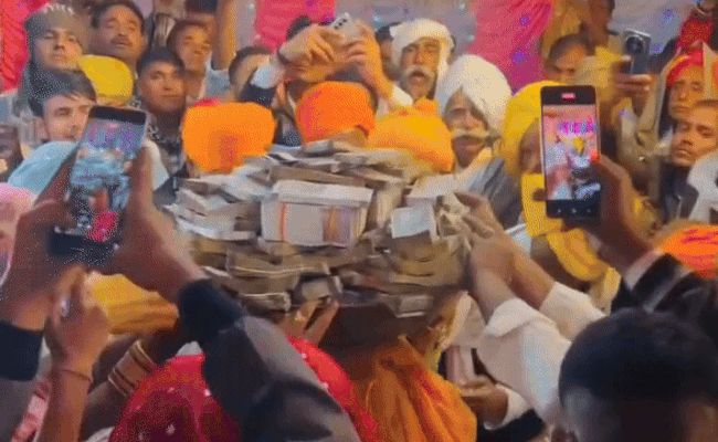Rajasthan: भरतपुर में भाई ने भरा 1 करोड़ 21 लाख का मायरा, 500-500 के नोटों की गड्डियां देख चौंधिया गई मेहमानों की आंखें