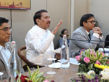 'लाइन लगाकर लोगों से मरवाते हैं थप्पड़', एमपी में कहीं खाद संकट नहीं, बोले कृषि मंत्री एदल सिंह