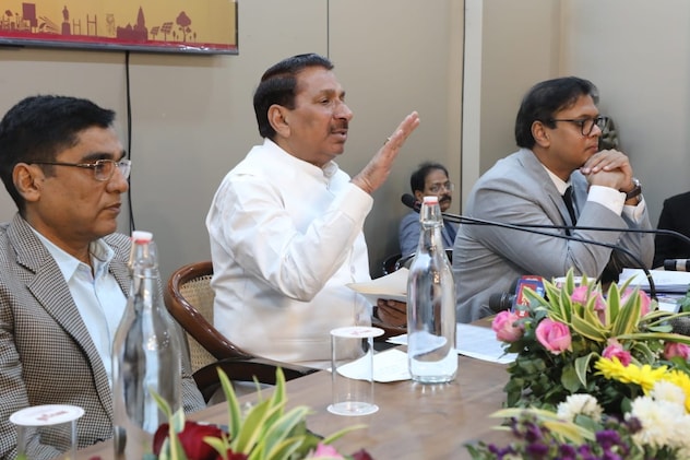 'लाइन लगाकर लोगों से मरवाते हैं थप्पड़', एमपी में कहीं खाद संकट नहीं, बोले कृषि मंत्री एदल सिंह