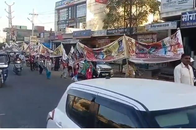 551भक्त 3131 विशाल नाशान खाटूश्याम ले जाते हुए 551भक्त 3131 विशाल नाशान खाटूश्याम ले जाते हुए