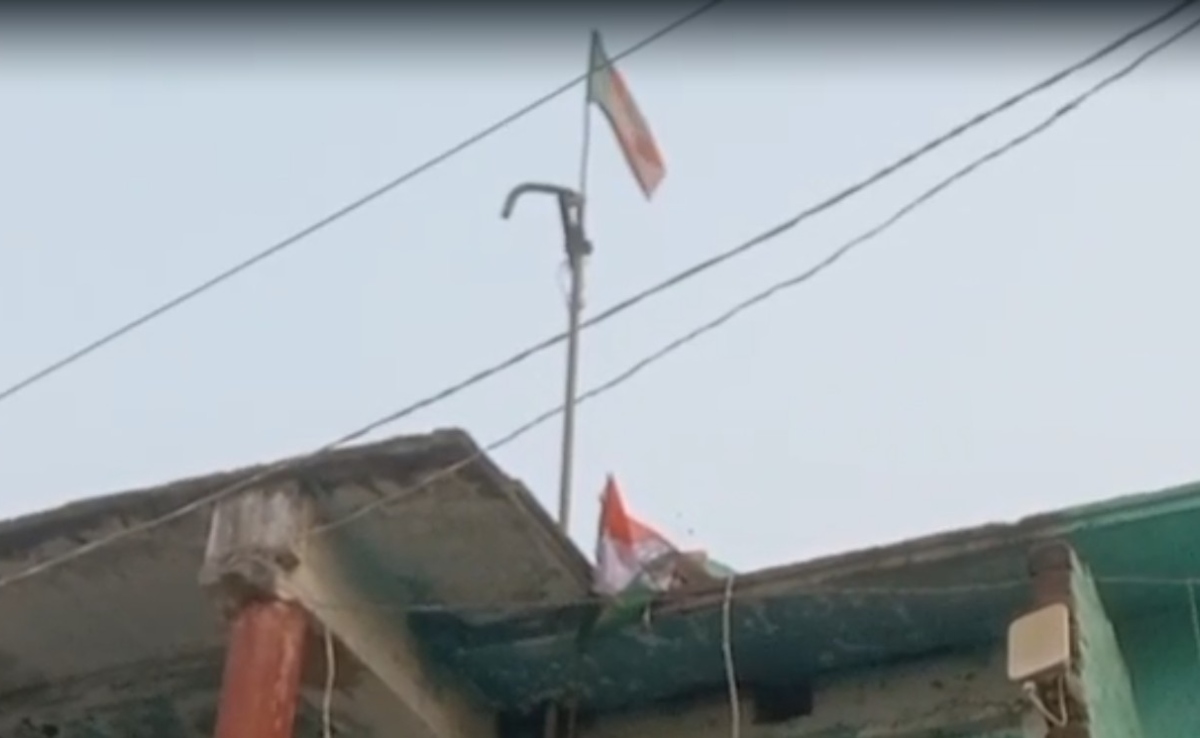 परबत्ता में कांग्रेस दफ्तर पर फहराया बीजेपी का झंडा, दोनों दलों के नेता आए आमने-सामने, जानें पूरा मामला