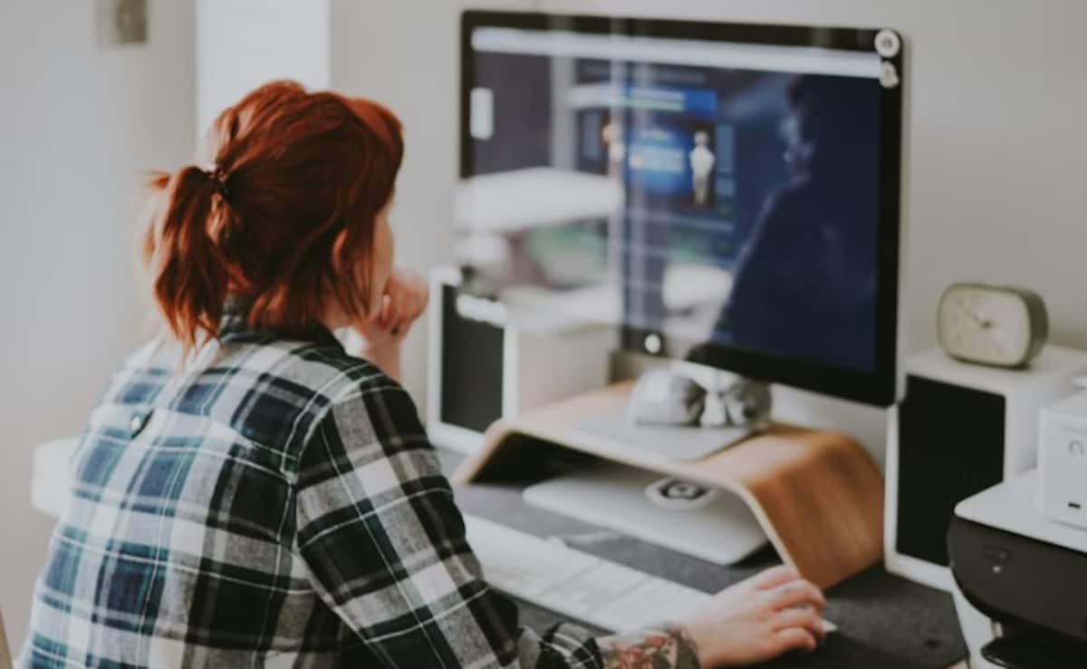 Employee Claims Company Fines Rs 100 For Not Wearing Ethnic on Fridays: "Is This Even Legal?"