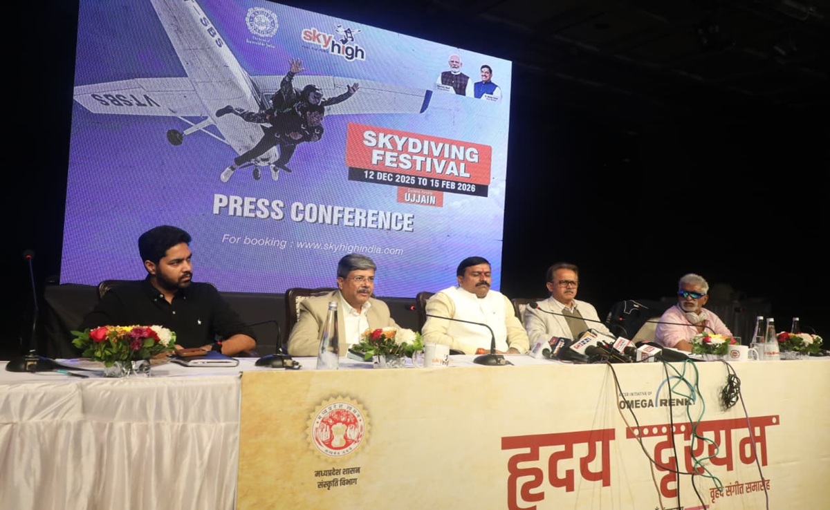 Skydiving in Ujjain: एडवेंचर हब बनता MP; टूरिज्म बोर्ड की पहल से महाकाल नगरी में हवाई रोमांच, ऐसे करें Booking