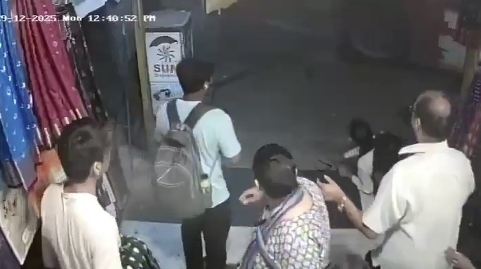 Video: Moment When Mumbai's BEST Bus Reversed, Crashed Into Pedestrians ...
