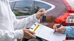 10 लाखांची कार खरेदी केली मात्र आता पश्चाताप होतोय? Expert ने समजावलं महिन्याचं गणित