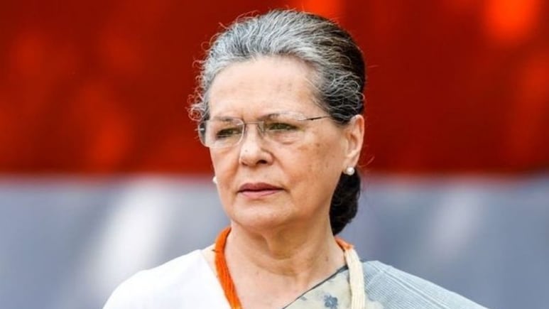 डॉक्टर ने बताया सांस की इस बीमारी के चलते अस्पताल में एडमिट हुईं सोनिया गांधी, क्या दिल्ली का पॉल्&zwj;यूशन है वजह?