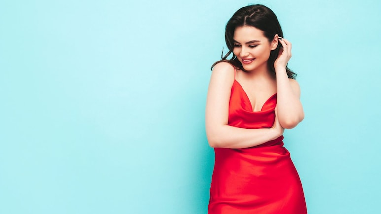 Women Red Dress for Christmas Party: क्रिसमस पार्टी में छा जाएंगी आप, अगर ये रेड ड्रेसेज बना ली अपनी