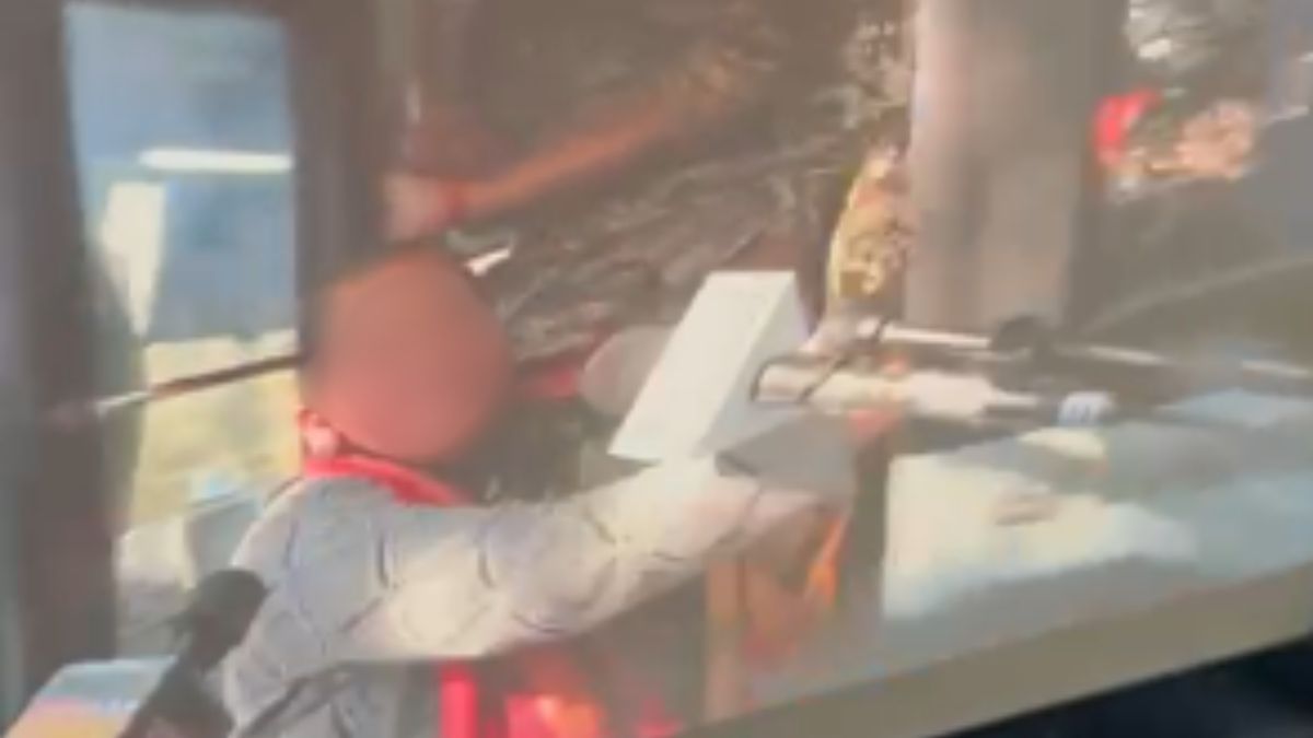 Unnao Rape Survivor's Mother Manhandled, Blocked From Protest In Delhi