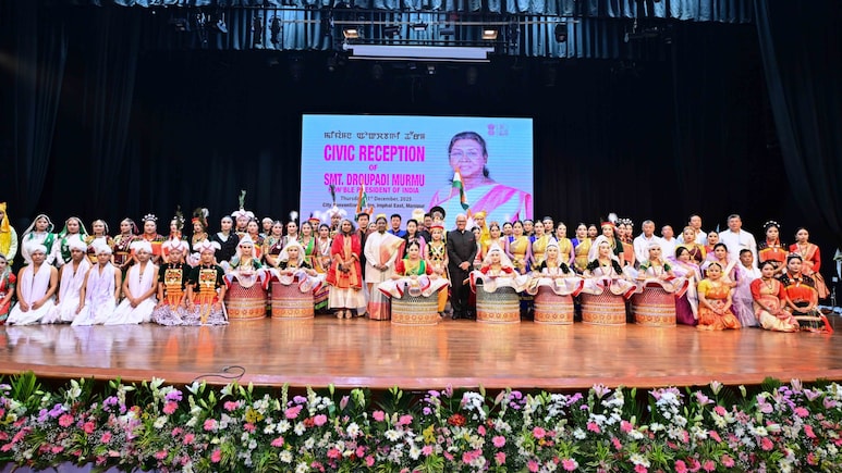 राष्ट्रपति का मणिपुर दौरा... इंफाल में विस्थापितों से की मुलाकात, विकास परियोजनाओं की रखी आधारशिला