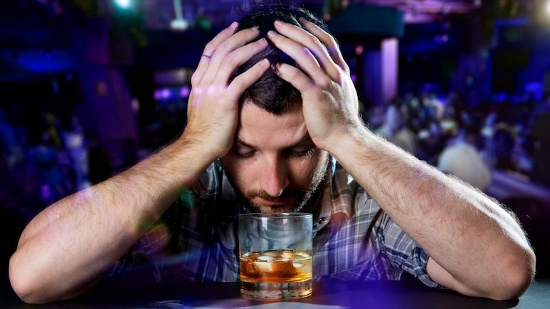 Hangover Kaise Thik Kare: नए साल पर हैंगओवर को तुरंत कैसे कम करें? हैंगओवर कितने समय तक रहता है, जान&zwj;िए यहां