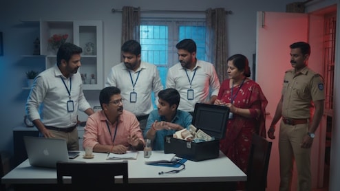 Fake Income Tax Raid: फर्जी आयकर अधिकारी बनकर पैथोलॉजिस्ट के घर छापा, 26 दिन बाद FIR, 5 संदिग्ध गिरफ्तार