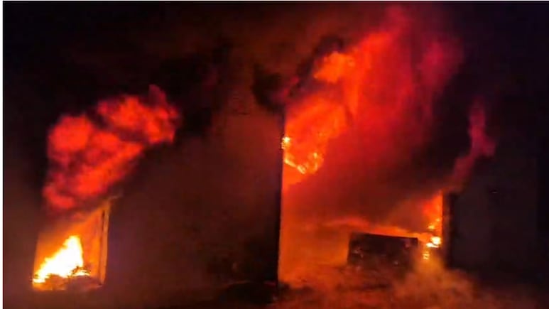 Gwalior में इलेक्ट्रॉनिक गोदाम में लगी भीषण आग, करोड़ों का सामान जलकर स्वाहा, दीवार तोड़ने JCB बुलाई...12 फायर ब्रिगेड की गाड़ियां भी पहुंची