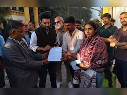 NDTV की खबर का असर! डिग्री कॉलेज प्रशासन झूका, आश्वासन देकर समाप्त कराई छात्रों की भूख हड़ताल