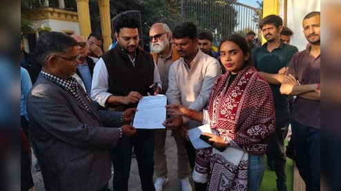 NDTV की खबर का असर! डिग्री कॉलेज प्रशासन झूका, आश्वासन देकर समाप्त कराई छात्रों की भूख हड़ताल