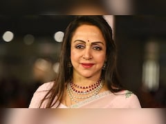 नए साल पर हेमा मालिनी को याद आए दोस्त और करीबी, फैंस को बोला 'हैप्पी न्यू ईयर'